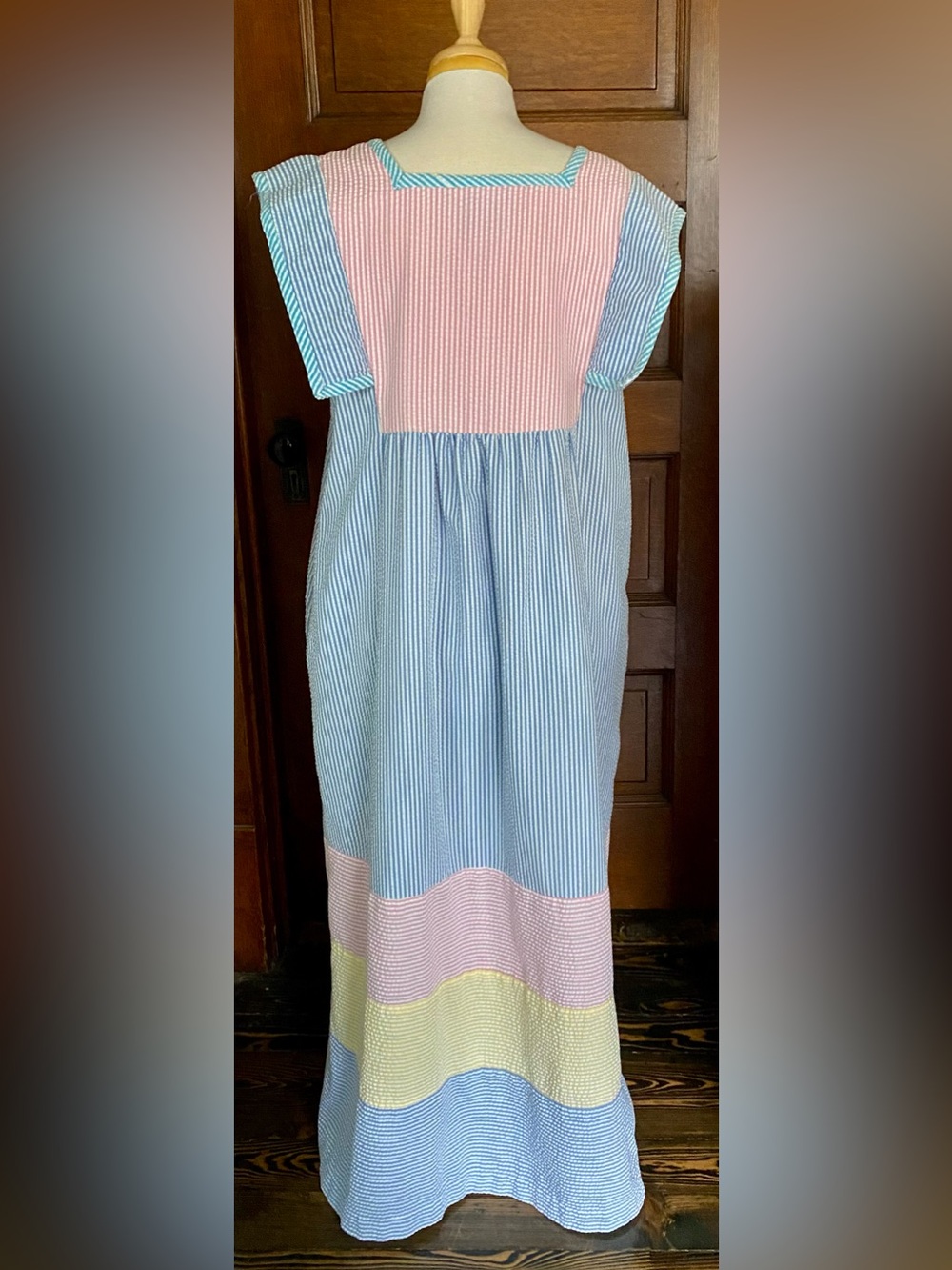 Saybury Vintage House Dress . Seersucker chevron design. 1980’s - Picture 7 of 9